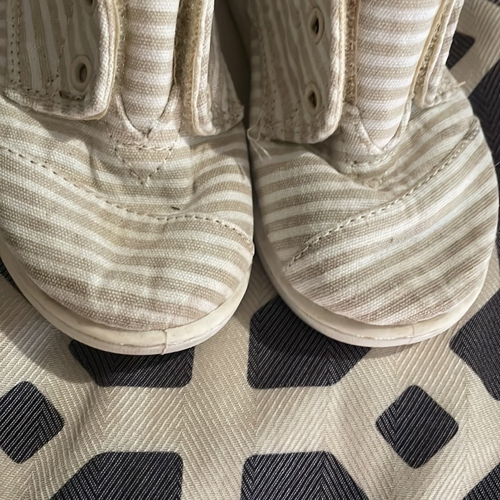 TOMS Neutral Striped Shoes - Size 7 - Picture 3 of 4